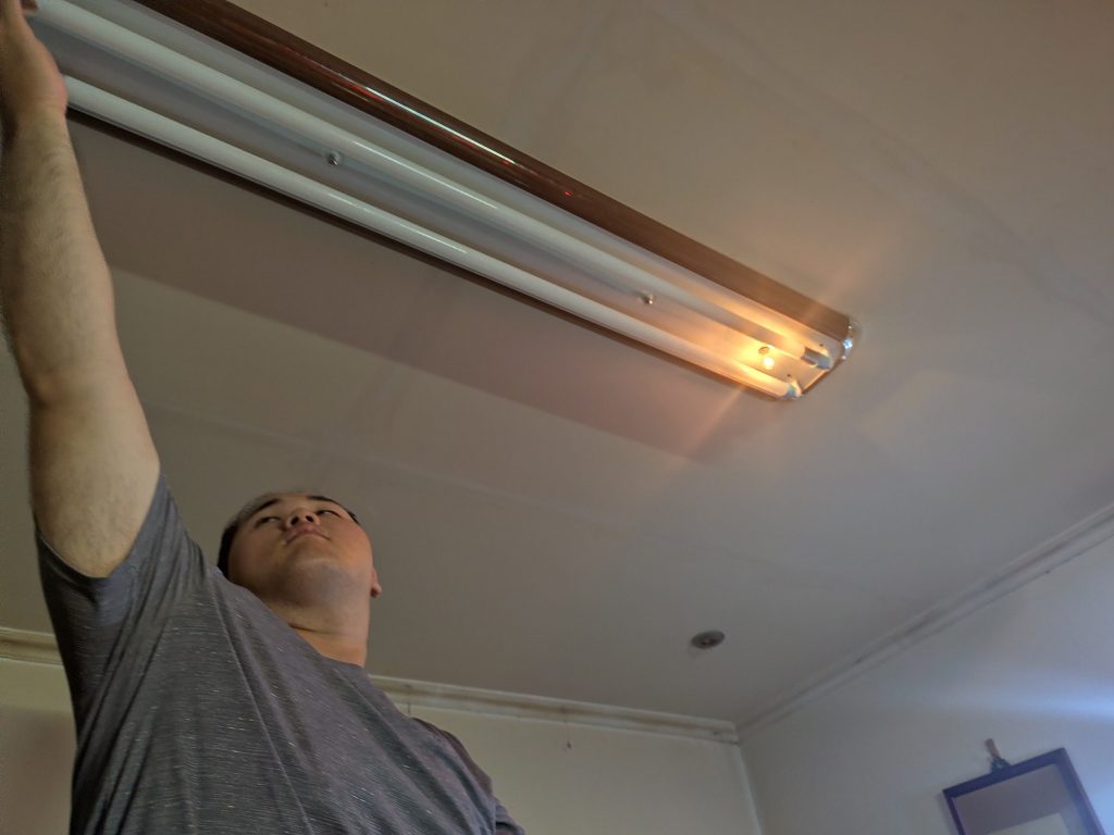 更換佛廳日光燈具