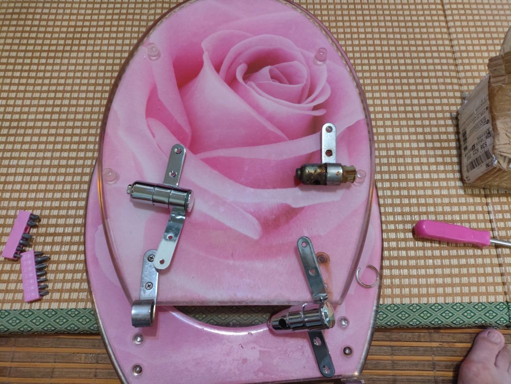 馬桶蓋轉接頭換新及重裝