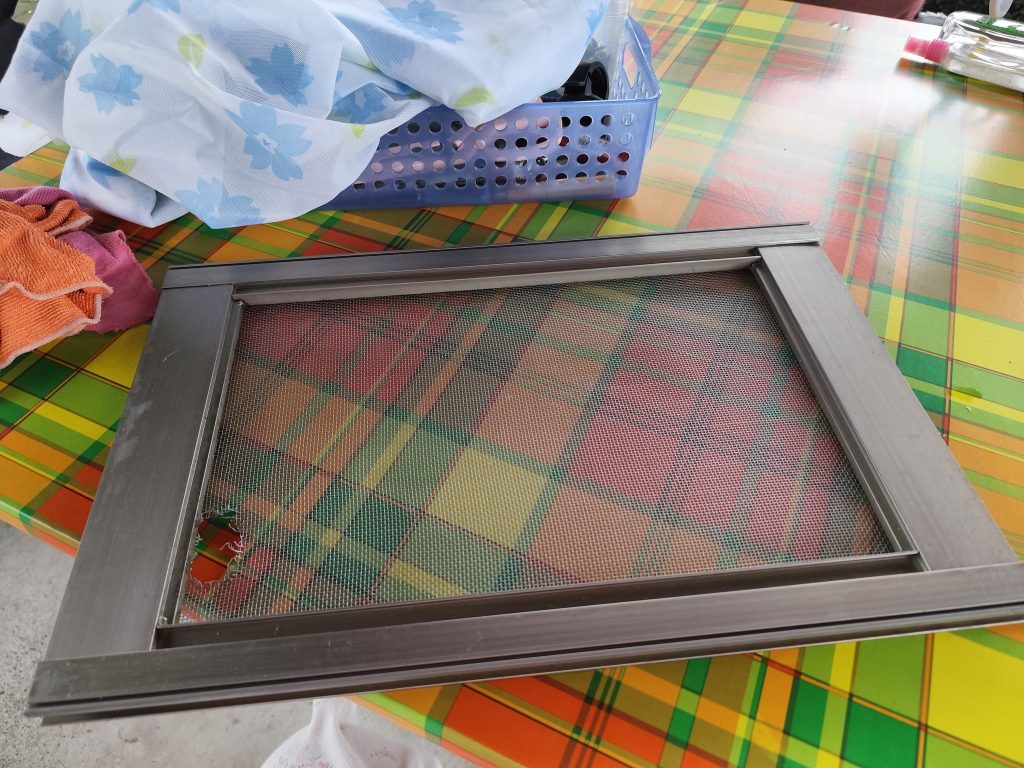 更換蓮蓬頭膠管跟浴室紗窗