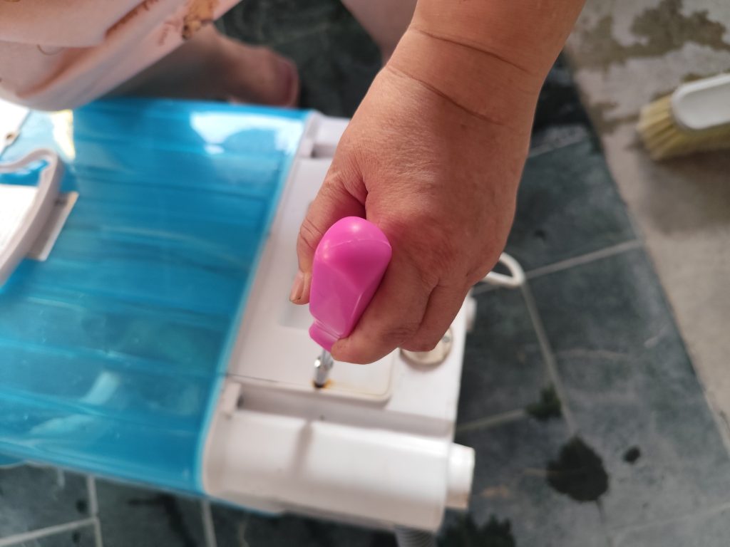 迷你洗衣機更換水管