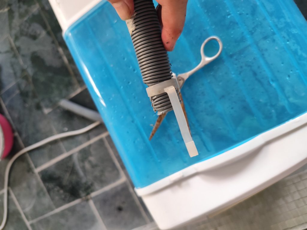 迷你洗衣機更換水管